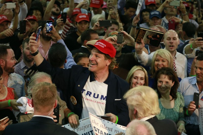 Protesters punch, throw eggs at Trump supporters in San Jose