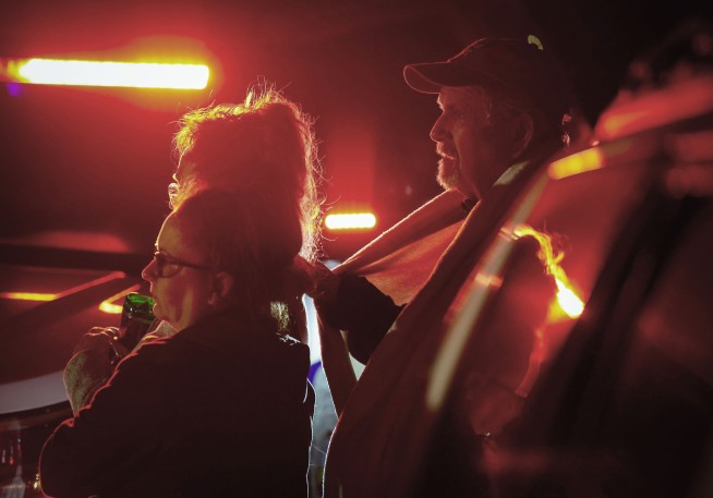 3 killed as a small plane crashes into a Florida mobile home