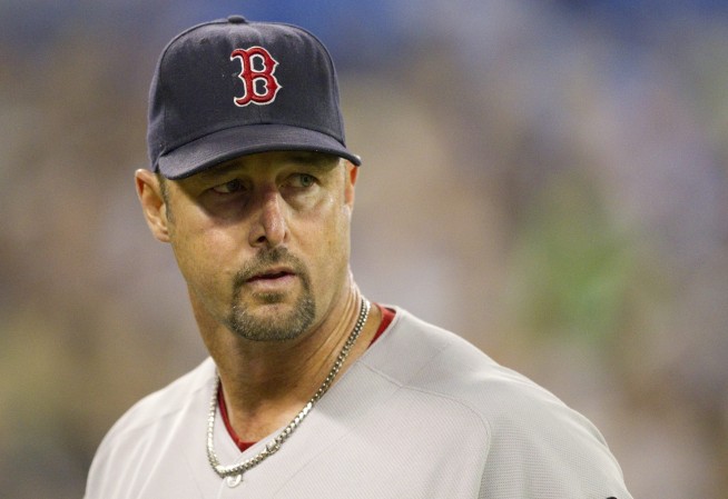 Tim Wakefield, who revived his career and Red Sox trophy case with knuckleball, has died at 57