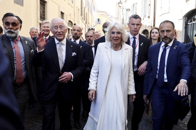 Pope Francis meets privately with King Charles and Queen Camilla during his Vatican convalescence