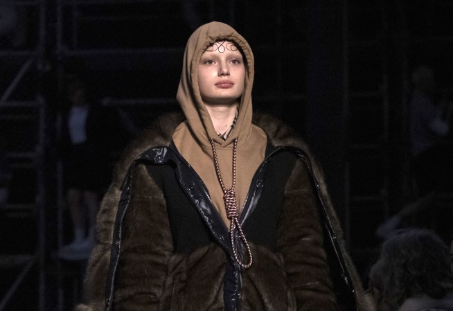 Burberry apologizes for hoodie with noose knot