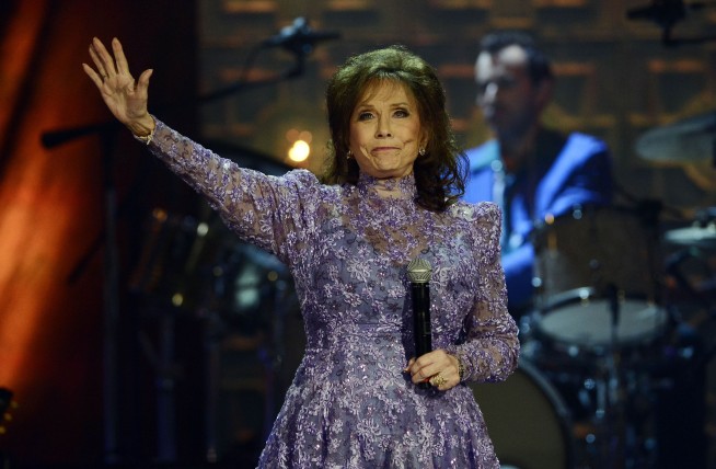 Loretta Lynn, coal miner's daughter and country queen, dies