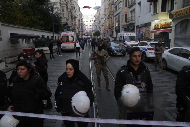 Bomb hits major Istanbul avenue, kills 6, wounds dozens