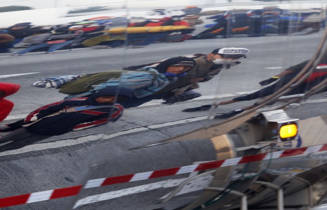 US hardens border at Tijuana to prepare for migrant caravan