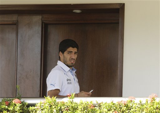 Uruguay defends Suarez as FIFA scrambles