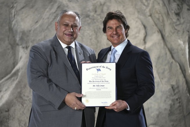 Tom Cruise gets a top U.S Navy honor for boosting the military with his screen roles