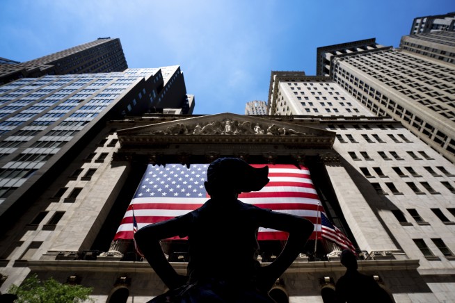 US stocks slip, on track for 4th monthly loss this year