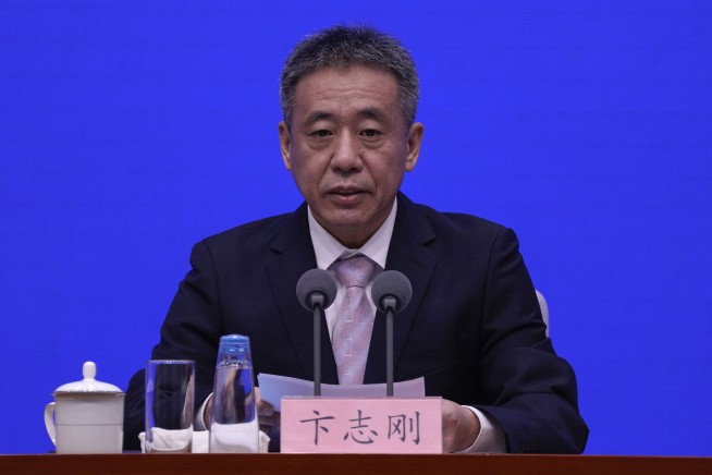 China calls on scientists of all nations to study lunar samples, but notes obstacle with the US