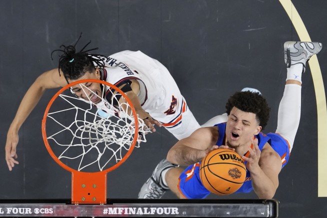 Florida's Clayton delivers again to outduel Auburn's Broome in Final Four matchup of All-Americans