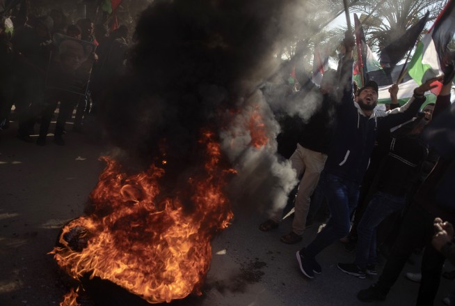 Palestinians angrily reject Trump Mideast peace plan