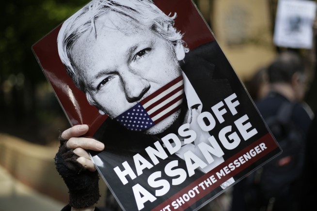 US charges WikiLeaks founder with publishing classified info