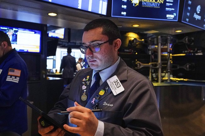 Wall Street rises on hopes for trade deals that could forestall a recession