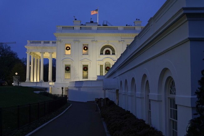 Trump aide banned from Justice after trying to get case info