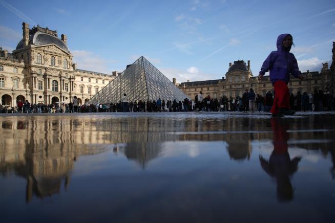 Paris prosecutor says 2 suspects in the Louvre jewel heist acknowledge their involvement