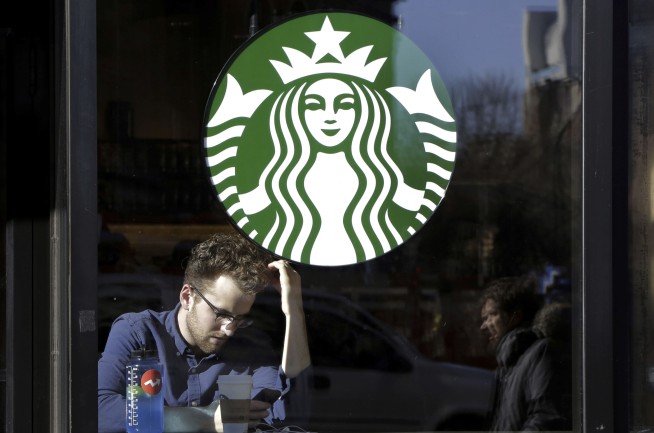It's not a happy holiday at Starbucks, facing boycotts over the Middle East war and unionization