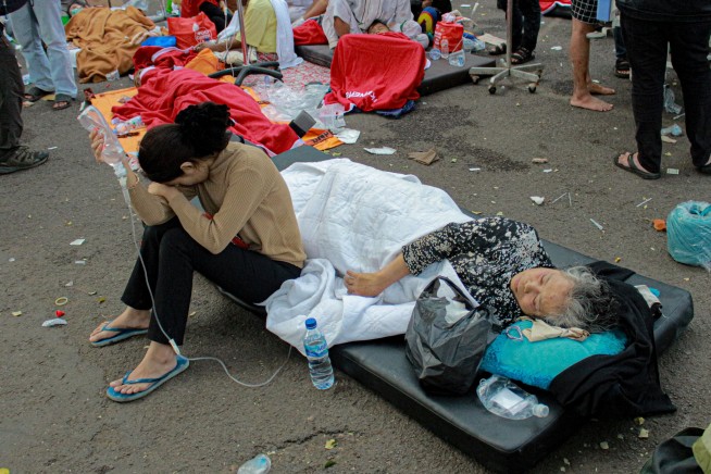 Strong quake topples houses in Indonesia’s Java; 162 dead