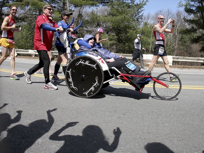 Dick Hoyt, who pushed son in multiple Boston Marathons, dies