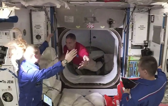 SpaceX capsule with 4 astronauts reaches space station