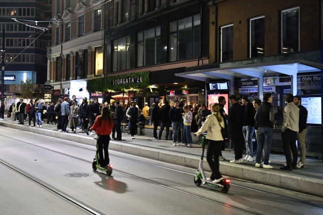 Rowdy celebrations erupt in Norway as COVID restrictions end