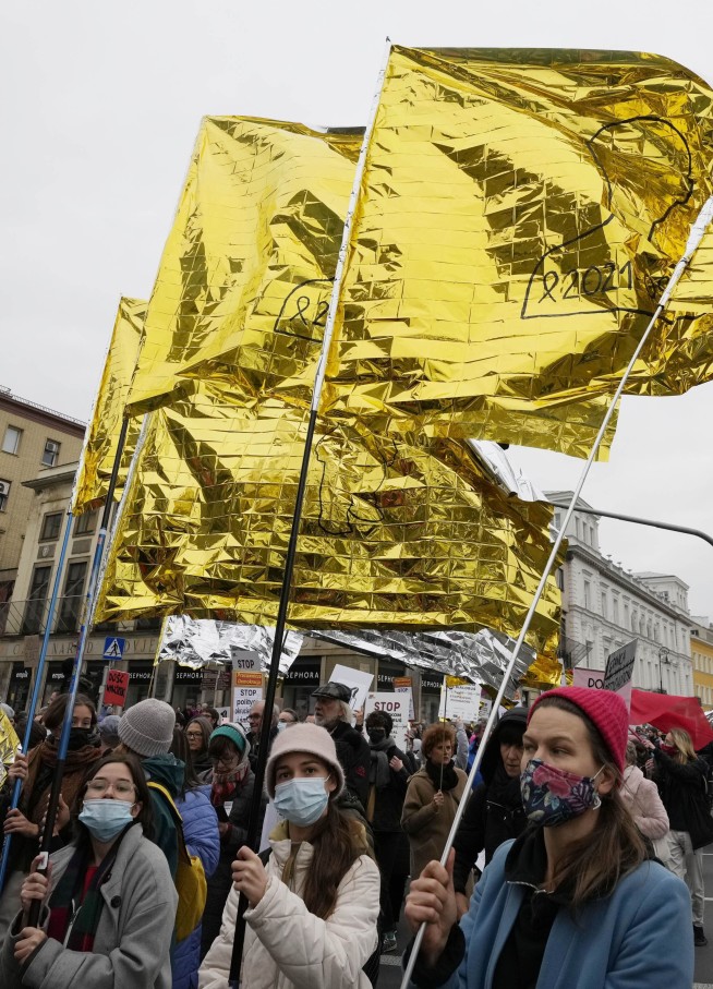 Poles protest pushbacks of migrants at border with Belarus