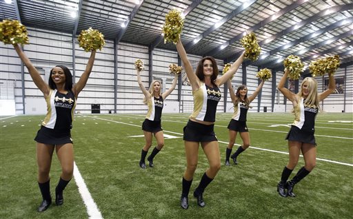 Mother of 2 makes NFL cheerleading squad at age 40