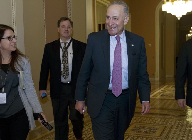 Congress stumbles into gov't shutdown, budget deal stalled