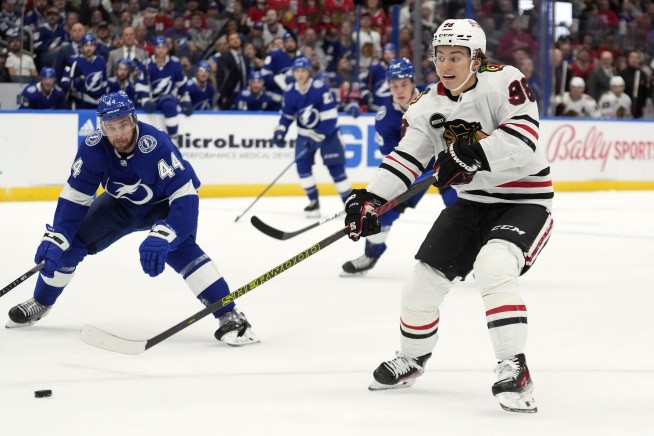 Top pick Connor Bedard's 2 goals, 2 assists help Blackhawks snap an 8-game skid vs. Lightning