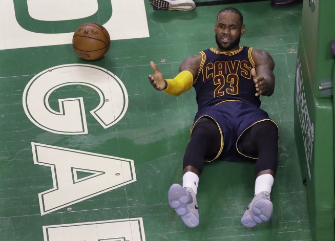 James passes Jordan, Cavs back in Finals with 135-102 win