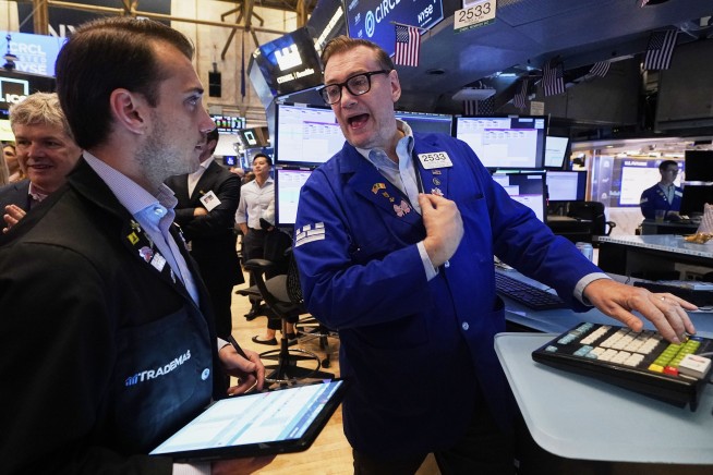 Wall Street gains ground following a solid jobs report and marks another winning week