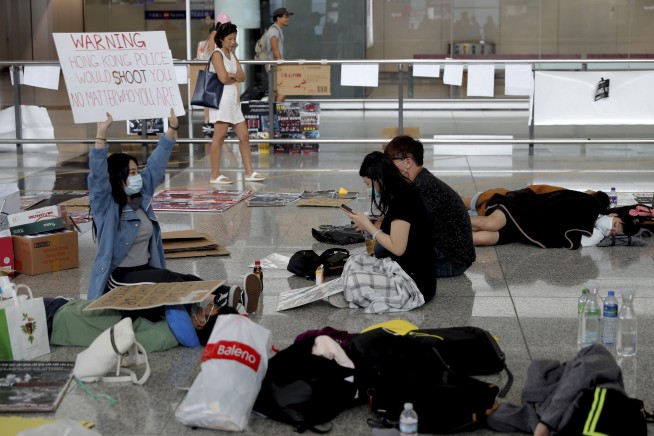 Flights restart at Hong Kong airport as protesters apologize