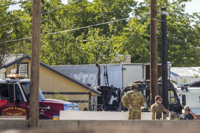 Pilot dies after military contract aircraft crashes in Vegas