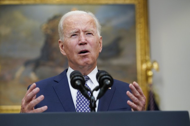 Biden keeps to Kabul Aug. 31 deadline despite criticism