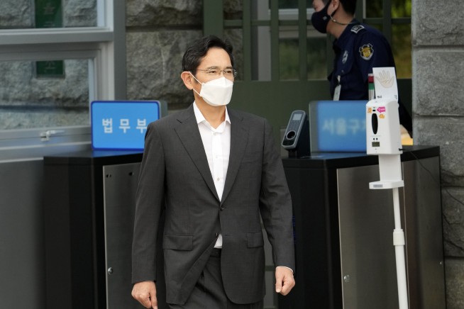 Lee freed on parole, showing Samsung's might in South Korea