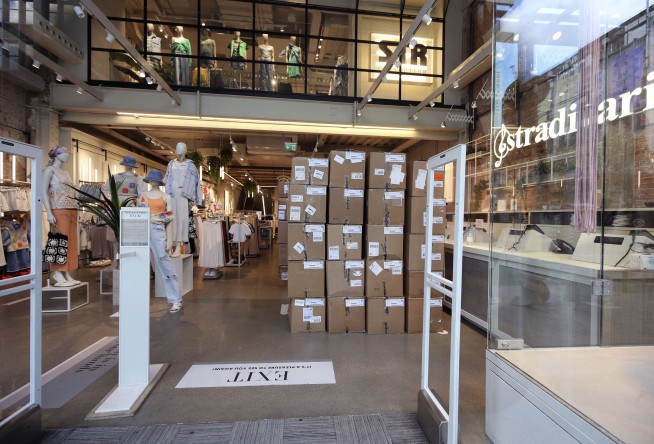 Pubs, hairdressers set to reopen as UK eases virus lockdown