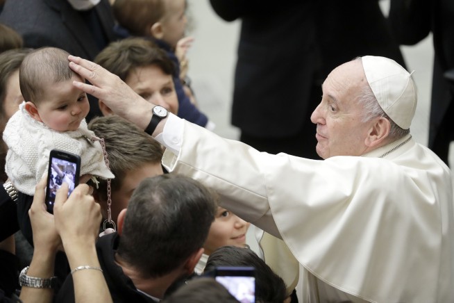 Pope to priestly sex abusers: Turn yourselves in