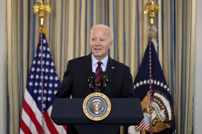 Biden administration would cap credit card late fees at $8, part of campaign against junk fees