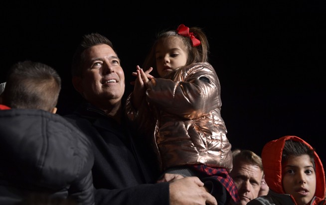 Trump calls on media to end 'hostility' after thwarted bombs