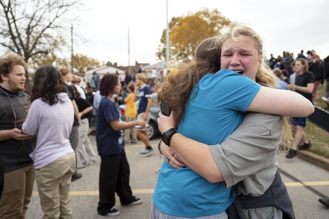 2 killed in shooting at St. Louis high school; gunman dead