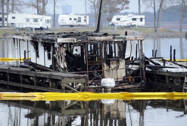 Women, 5 children among 8 victims of Alabama dock fire