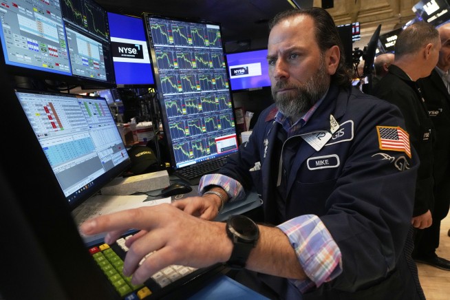 Markets plunge with S&P 500 down 6% and Dow down 2,200 after China retaliates against Trump tariffs