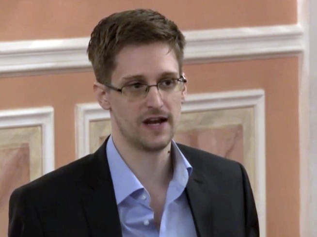 Putin grants Russian citizenship to Edward Snowden