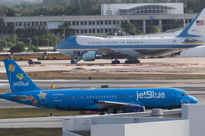 FAA briefly grounds all JetBlue flights due to short system outage