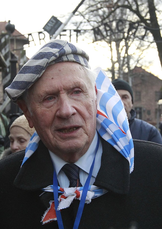Holocaust victims honored 71 years after Auschwitz liberated
