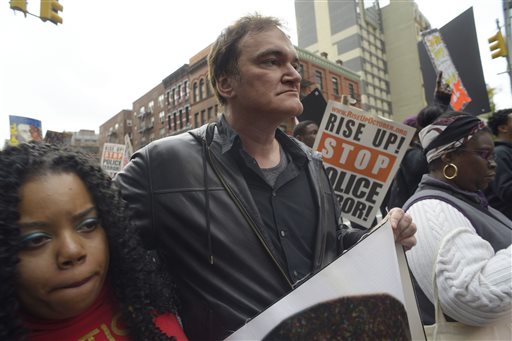 Tarantino, condemned by police, gets support from protesters