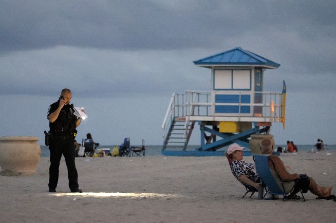 Florida police search for 3 gunmen who wounded 9 at crowded beach on Memorial Day