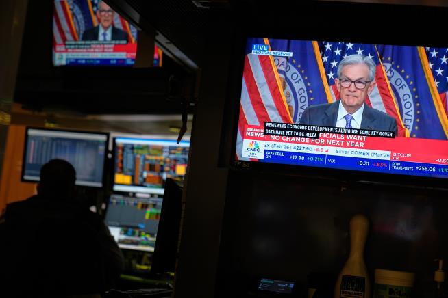 Resilient US consumers drive strongest economic expansion in 2 years