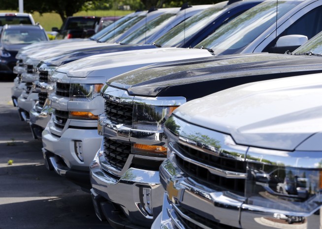 Auto sales fall 4.7 pct.; 7-year win streak may come to end