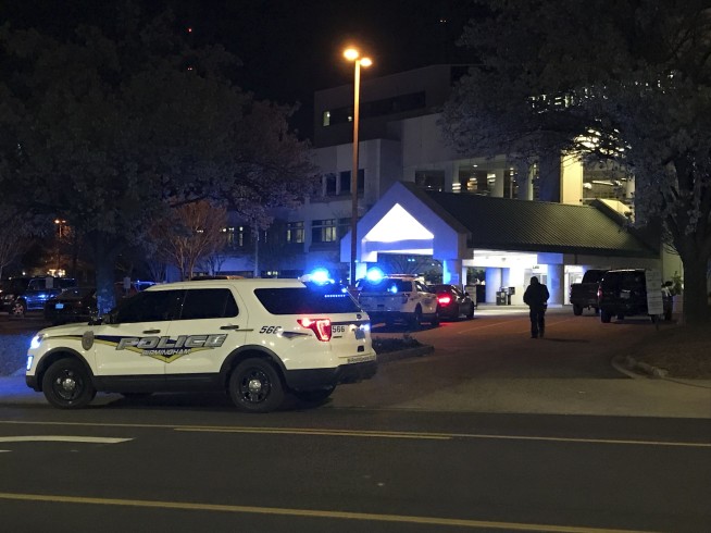 Man shoots 2 at hospital before killing self; 1 victim dead