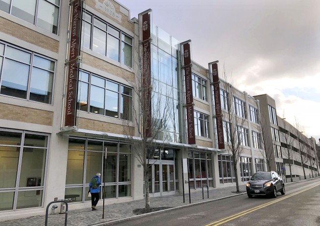 Brown U criticized for using live pigs in medical training