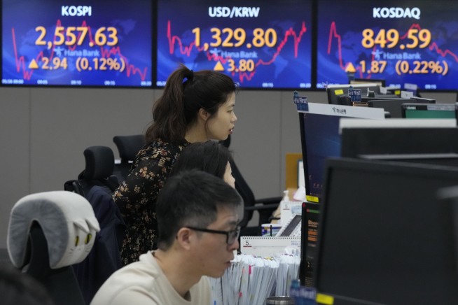 Stock market today: Asian markets mixed as US government debt talks push toward brink of default